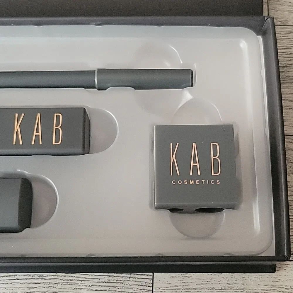 KAB Cosmetics Lip Kit Just 4 U - Picture 5 of 8